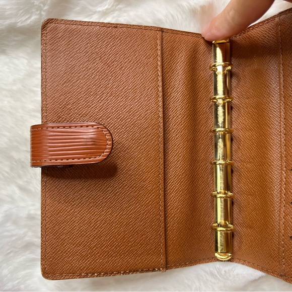 Louis Vuitton
Epi Leather PM Pocket Agenda/Wallet - Picture 6 of 14